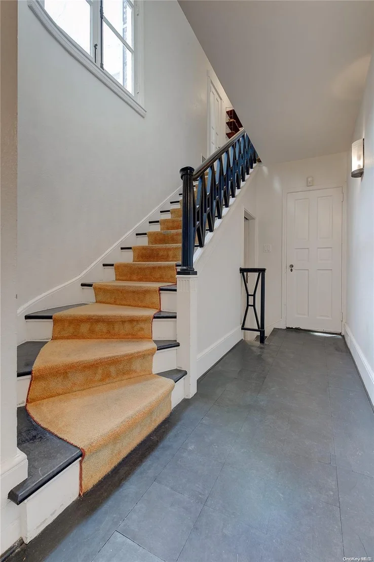 Photo of 8 Fort Hill Drive