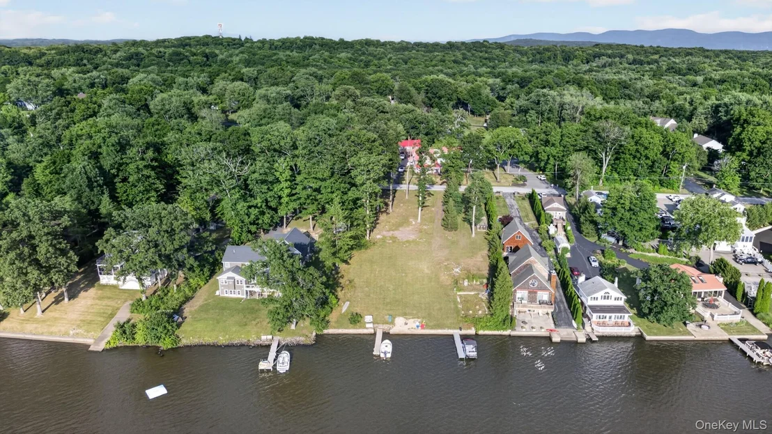 Photo of 355 Lakeside Road