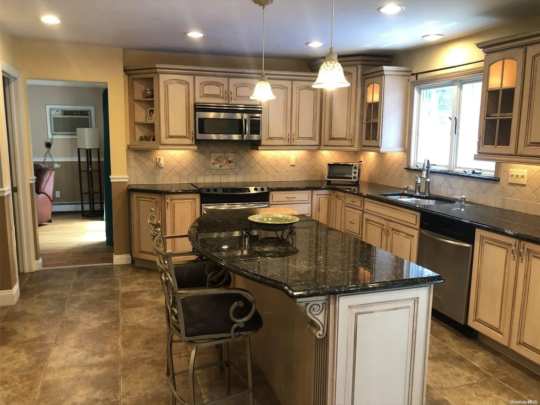 Photo of 52 W Woodside Avenue