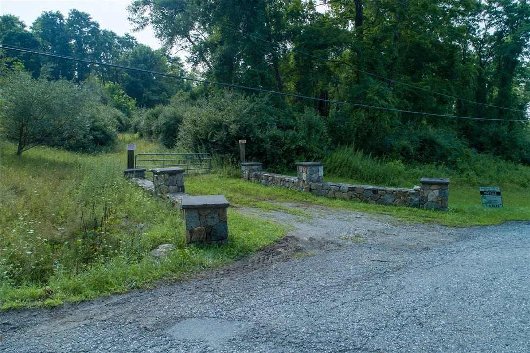 Photo of 8 Ravine Road