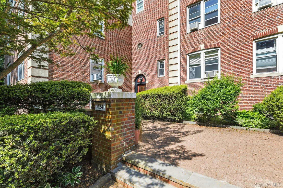 Photo of Unit 2D at 824 Palmer Road
