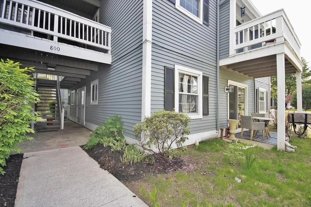 Photo of Unit B at 800 Commons Way