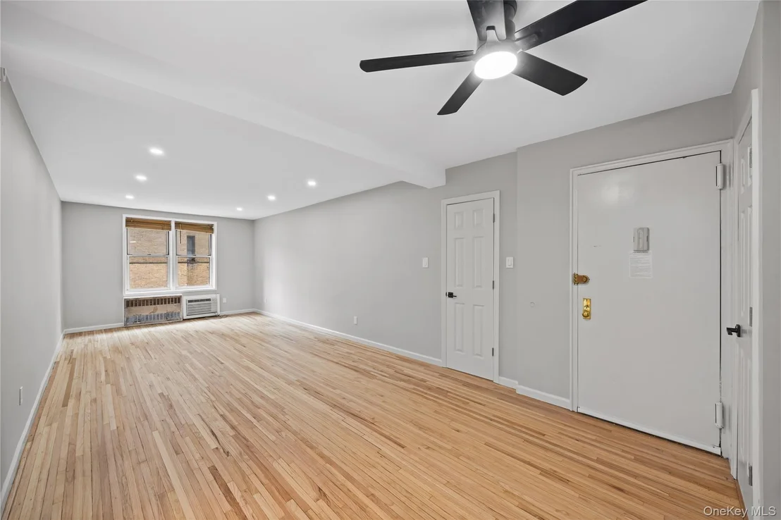 Photo of Unit 2A at 6535 Broadway