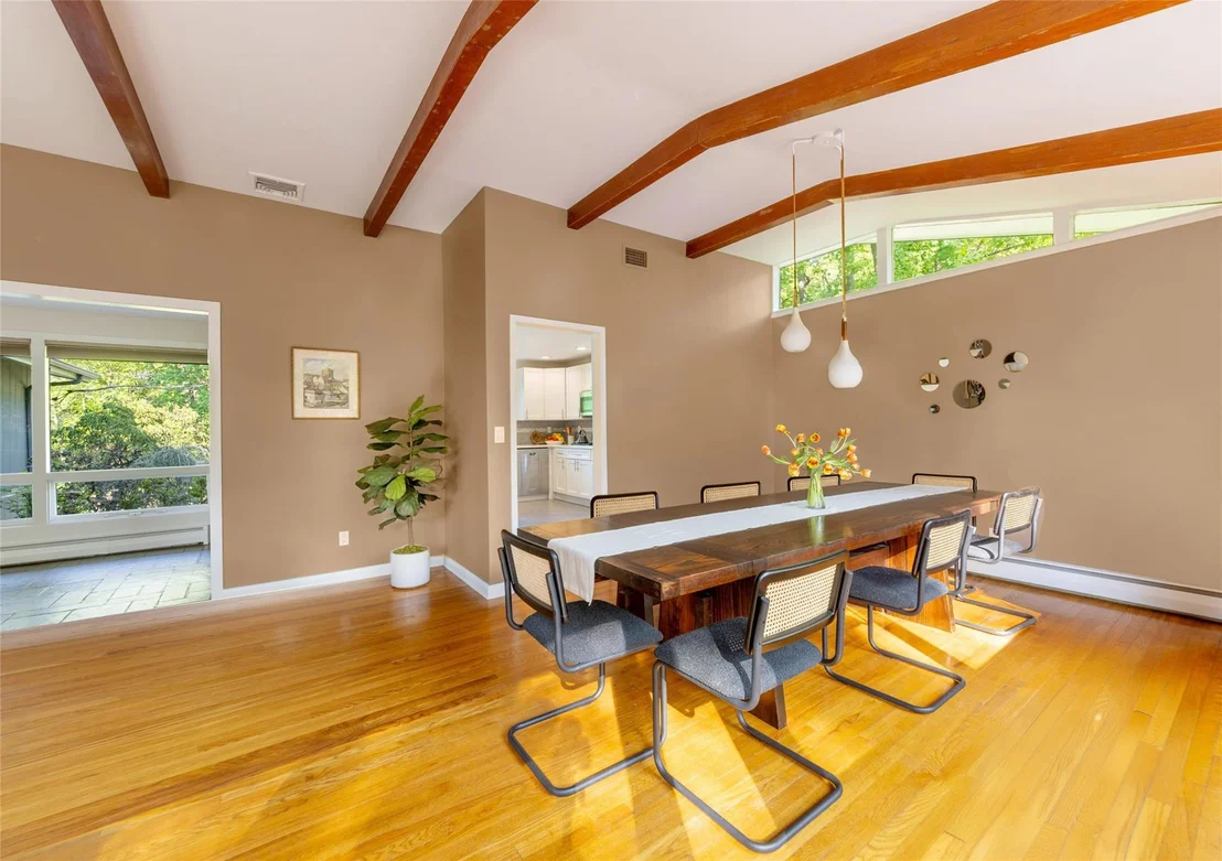 Photo of 80 Colonial Avenue