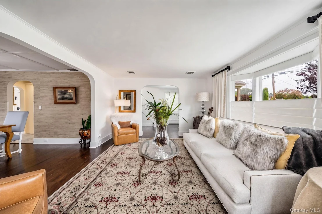 Photo of 312 Riverside Drive