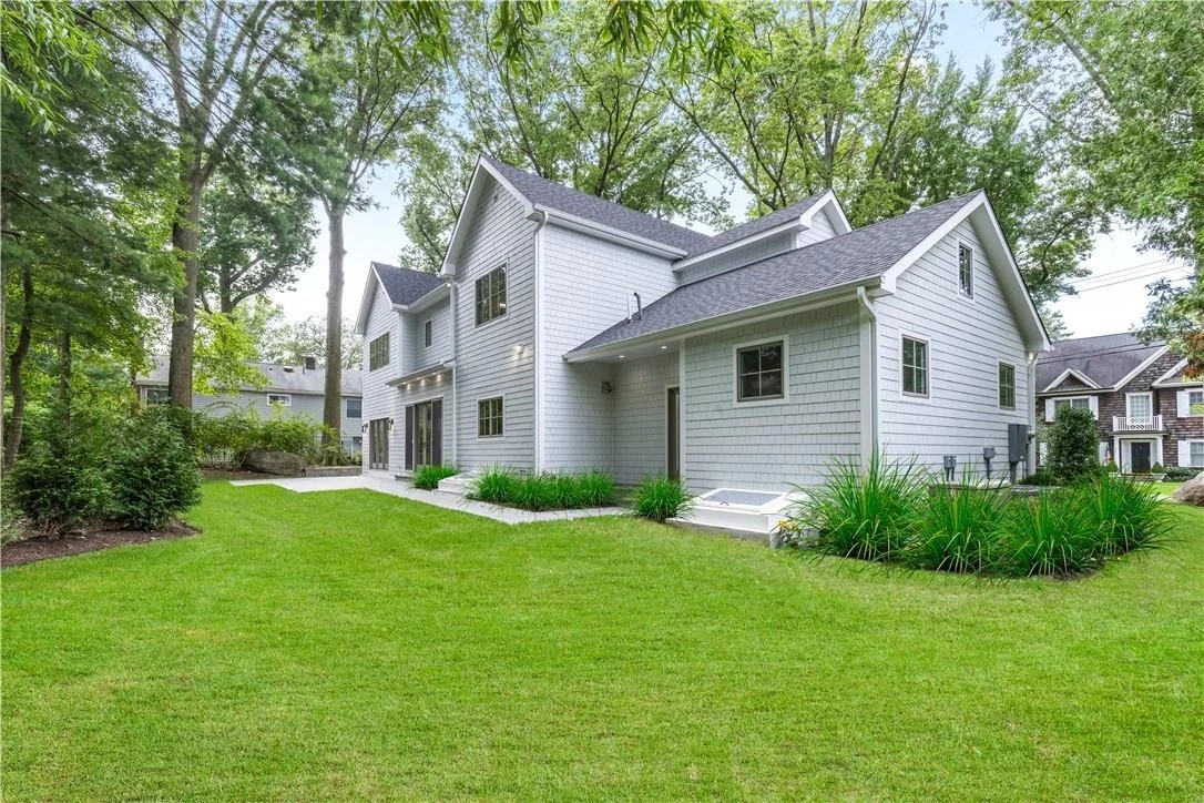 Photo of 7 Red Oak Drive