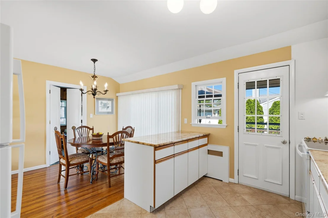 Photo of 895 Iris Drive