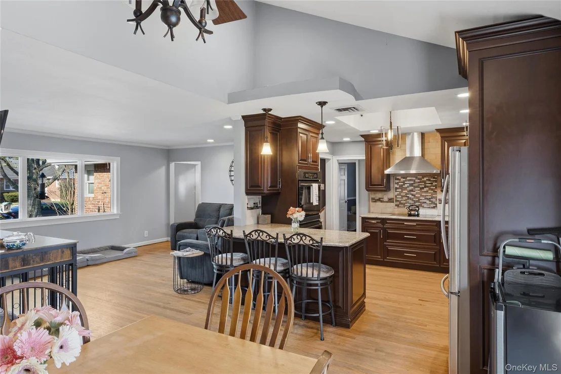 Photo of 2489 Eileen Road