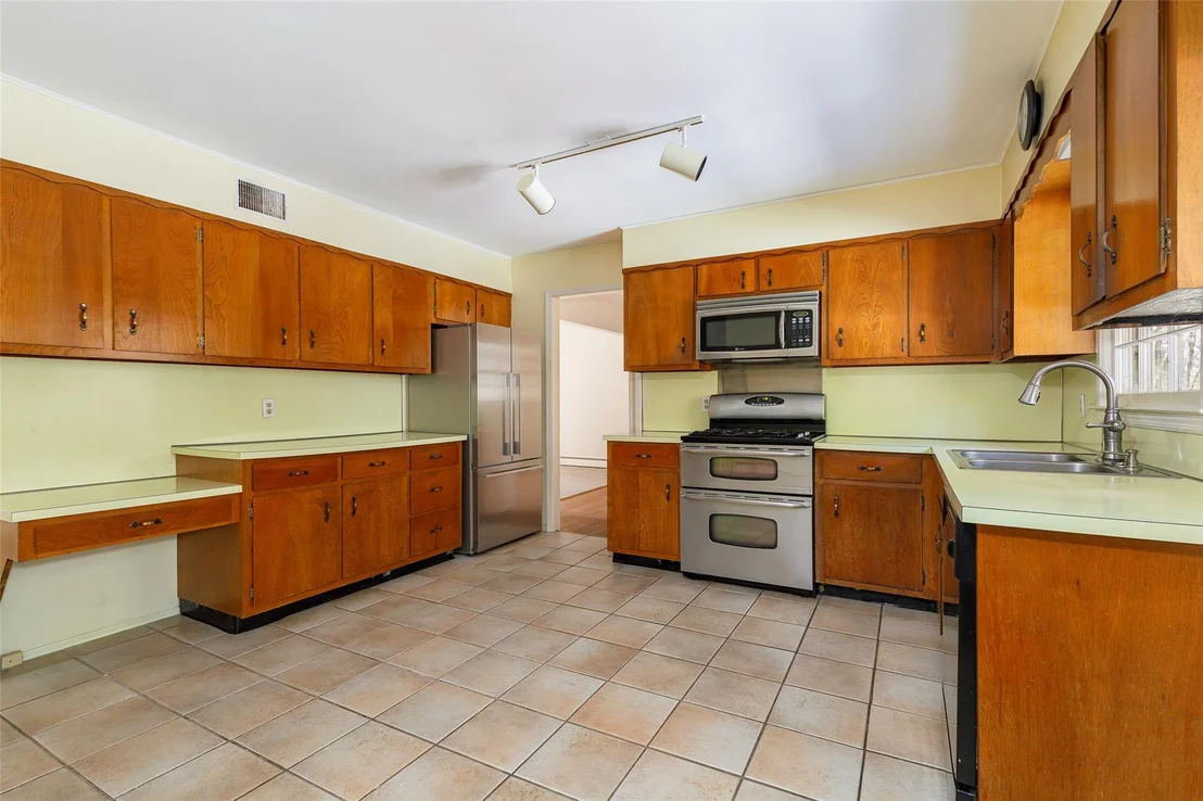 Photo of 19 Surrey Lane
