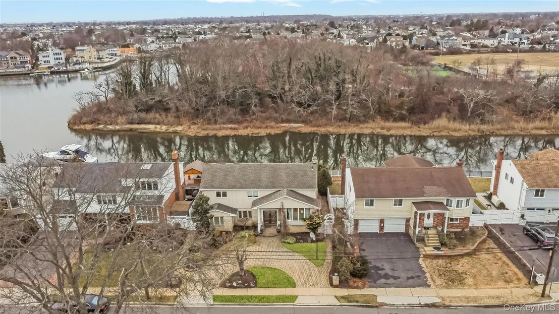 Photo of 2876 Shore Road