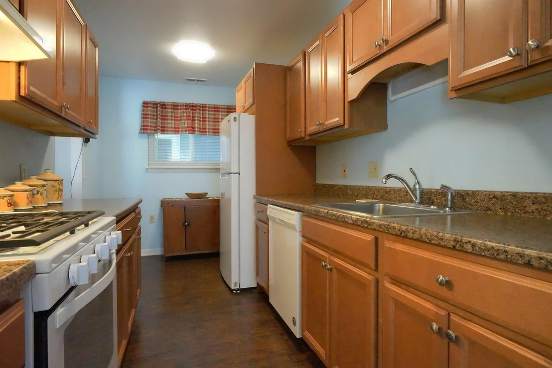 Photo of Unit F at 902 Commons Way