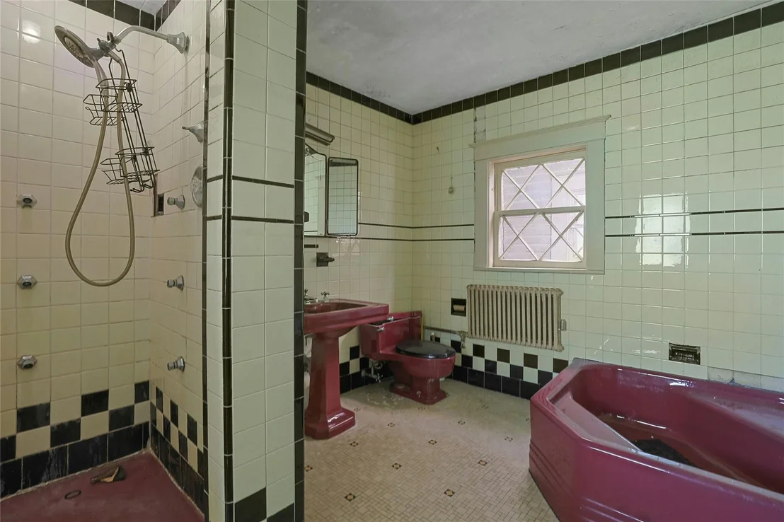 Photo of 225 River Road