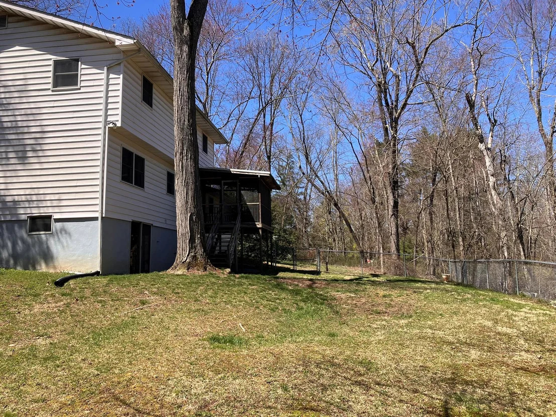 Photo of 218 Roosevelt Road
