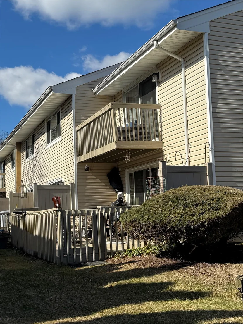 Photo of Unit 712 at 2355 Pershing Boulevard