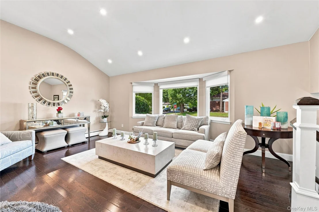 Photo of 614 Pine Lane