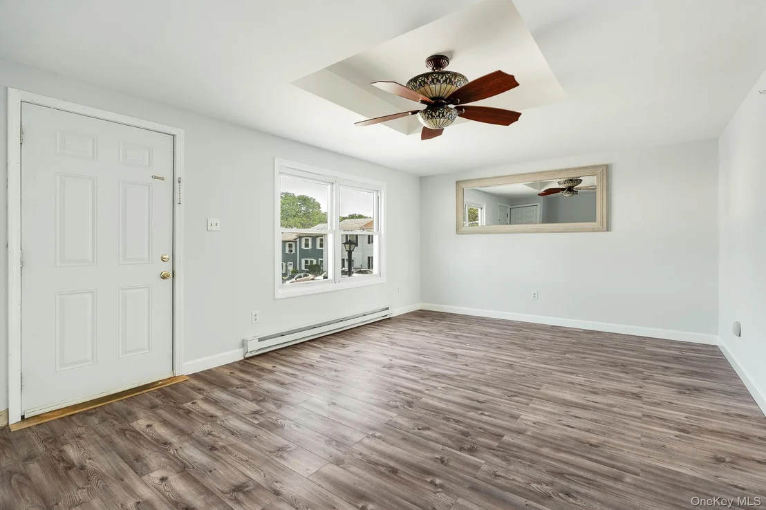 Photo of 102 Rinaldi Boulevard