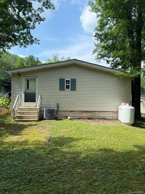 Photo of 551 5th Avenue