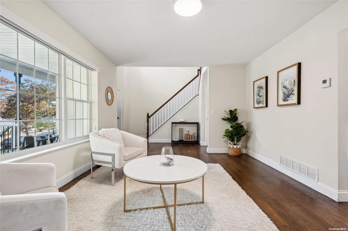Photo of 19 Summit Boulevard