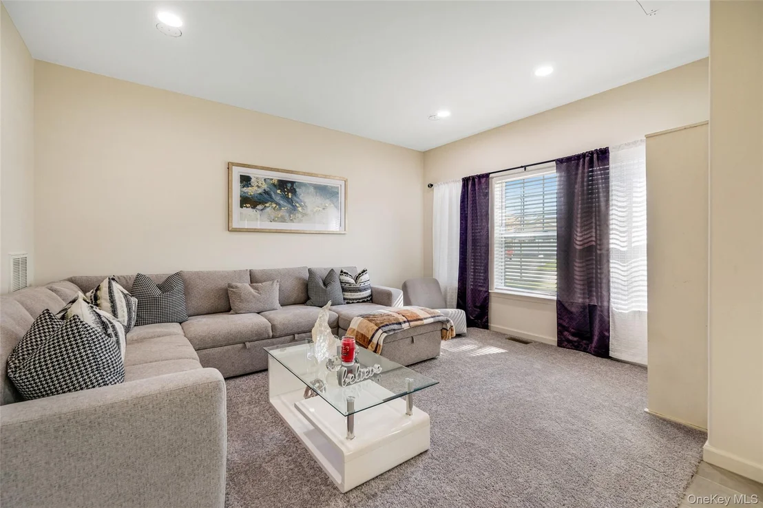 Photo of 7 Pondview Circle