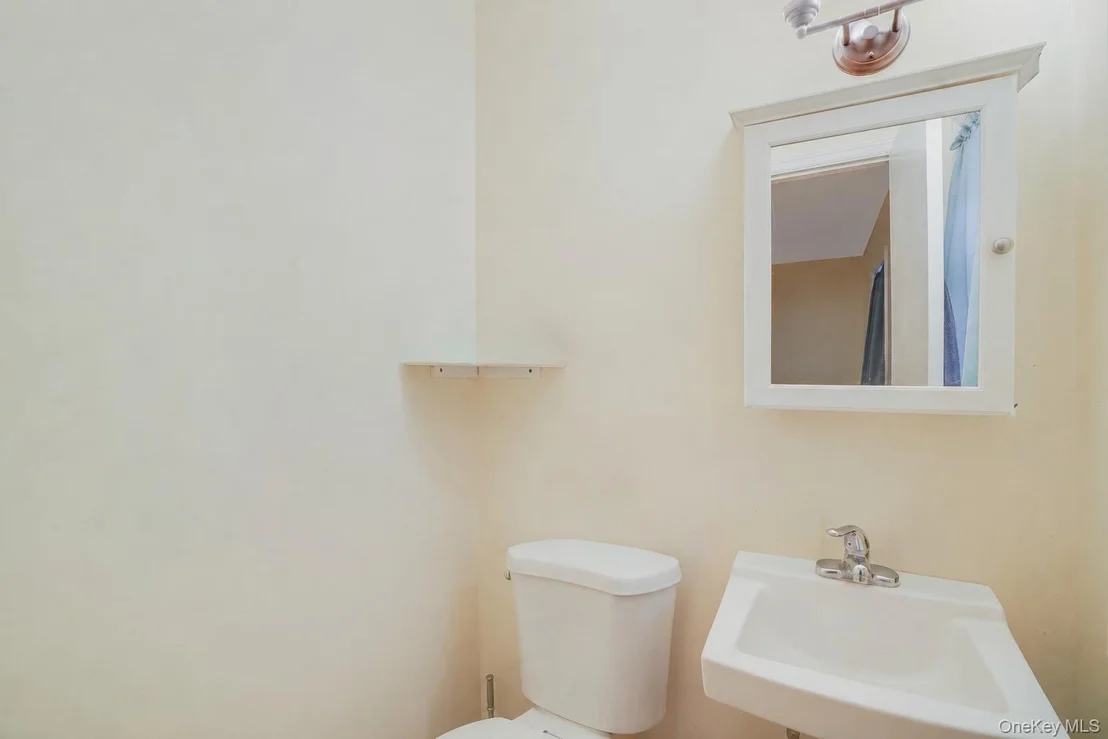 Photo of 82 Roosevelt Road