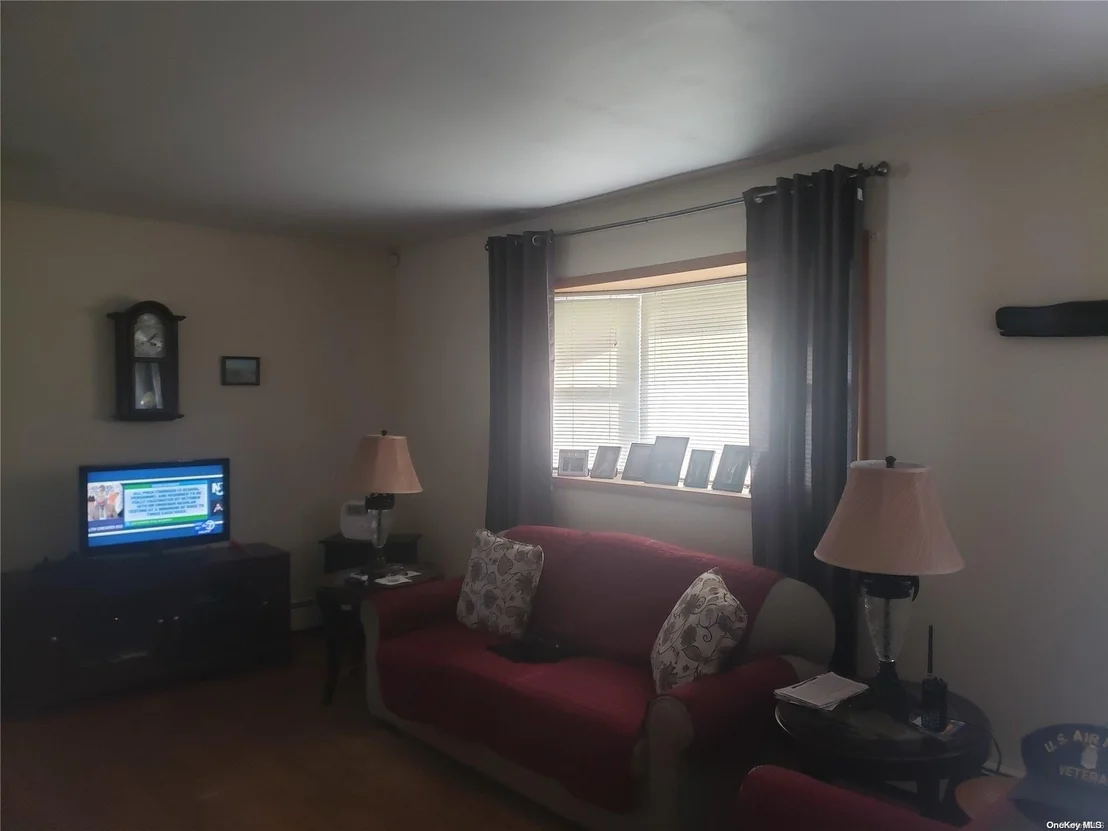 Photo of 90 River Road
