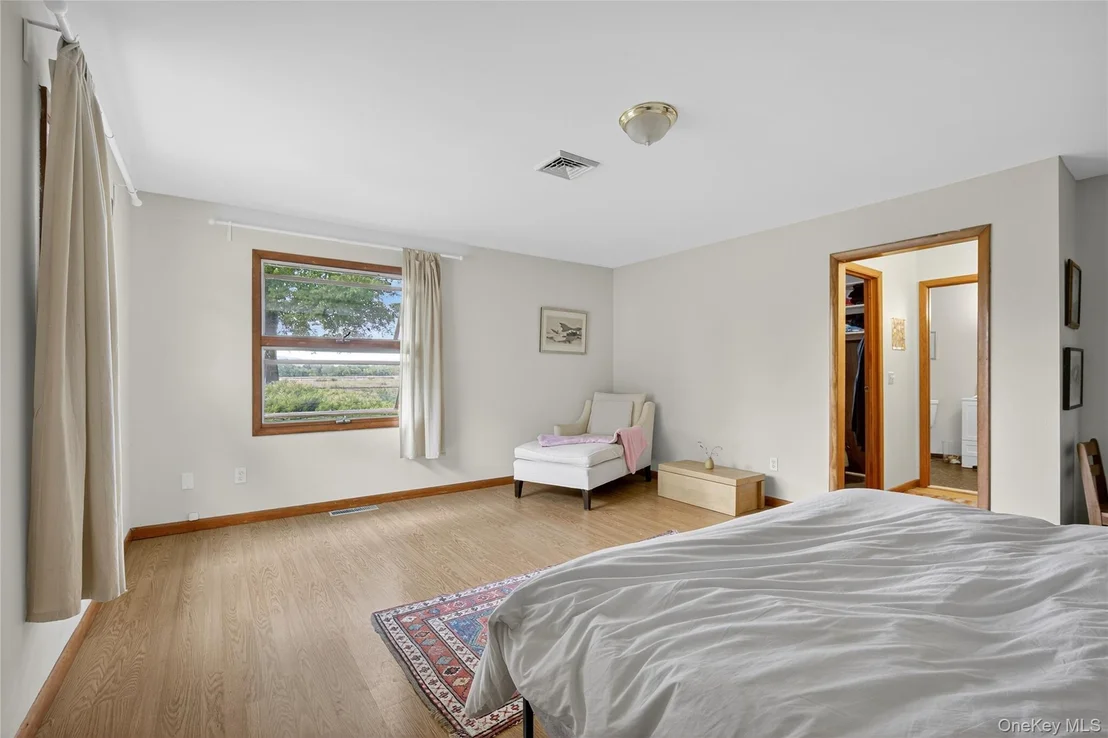 Photo of 7641 N Broadway