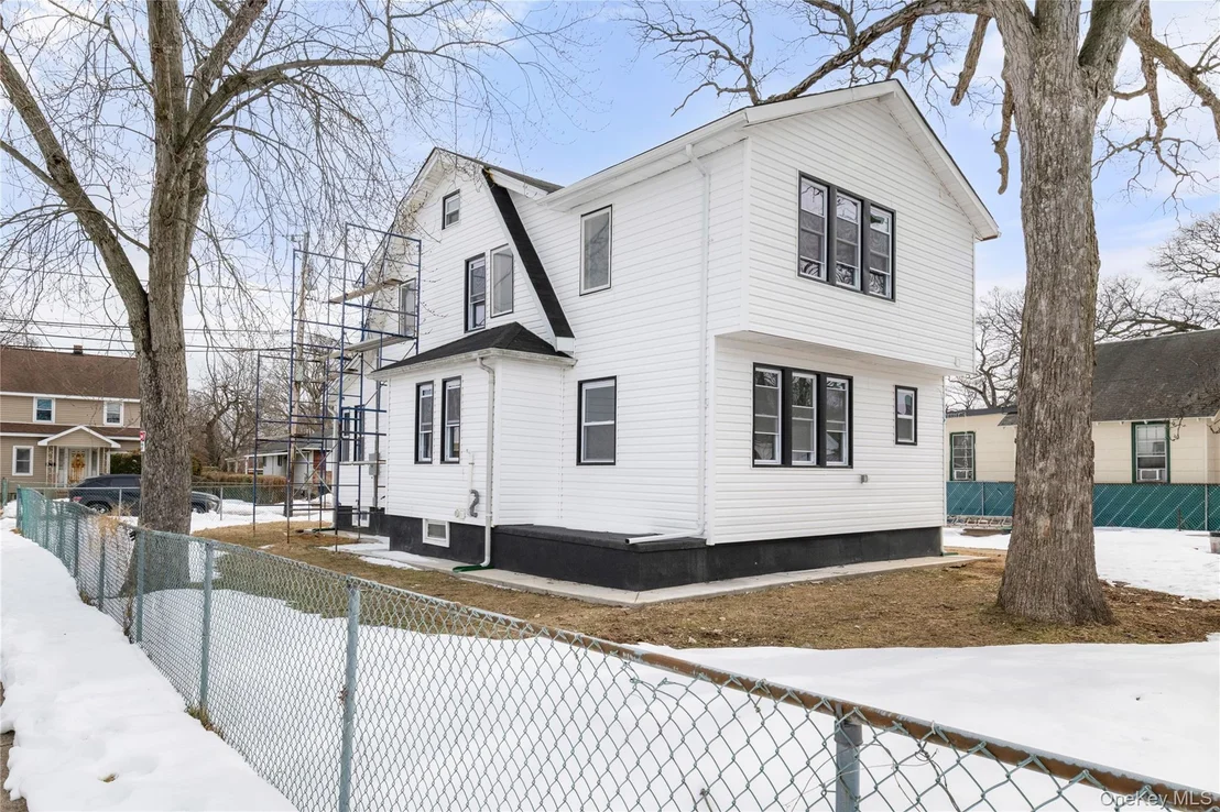 Photo of 67 Ellison Avenue