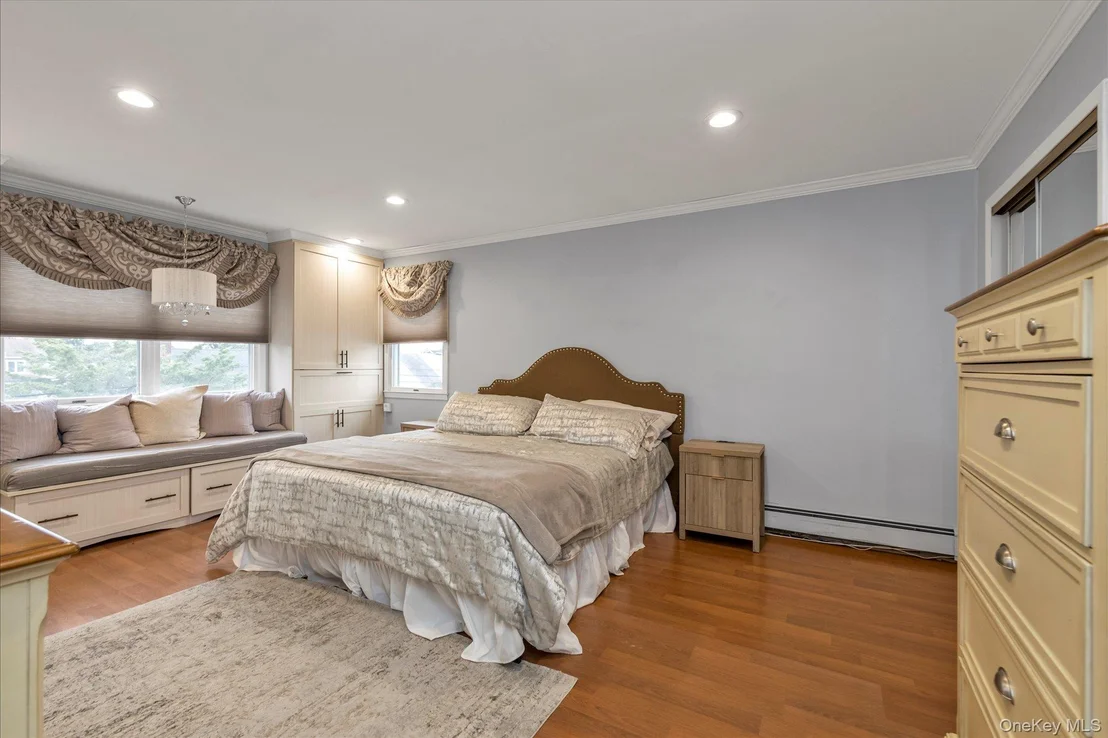 Photo of 865 Third Avenue