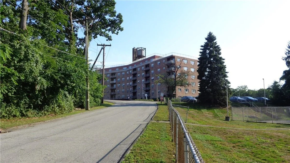 Photo of Unit 4B at 1 Lakeview Drive