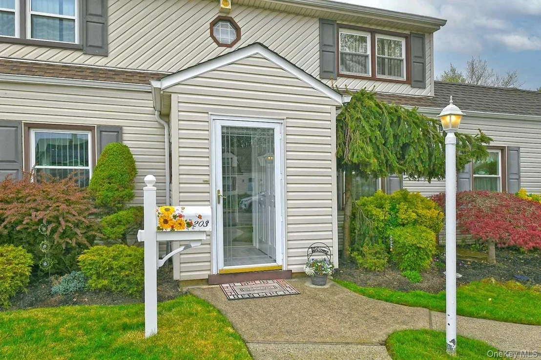 Photo of 203 Saddle Lane