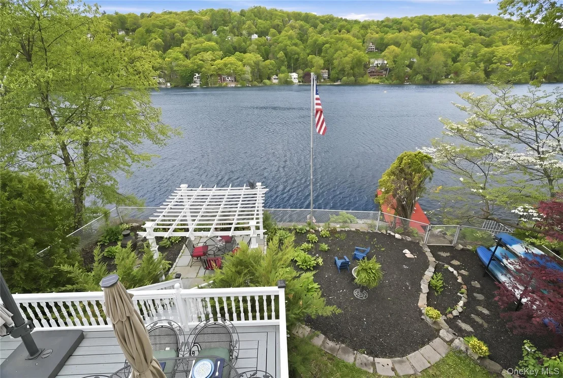 Photo of 20 Point Drive S