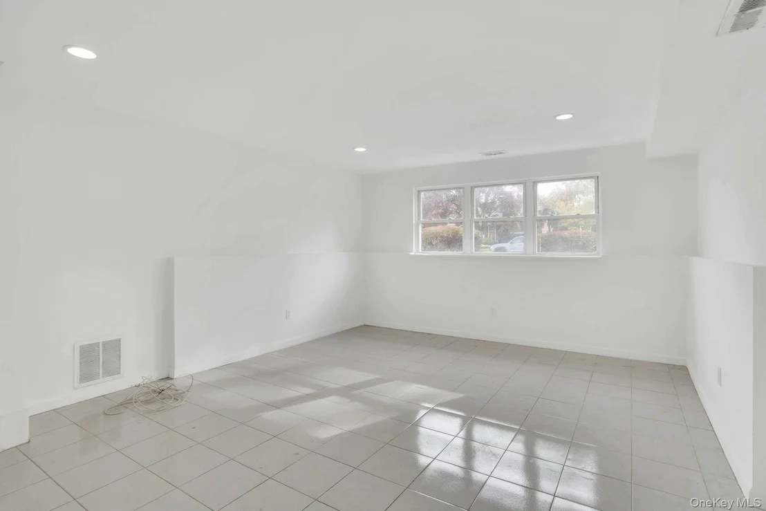 Photo of 44 Delaware Avenue