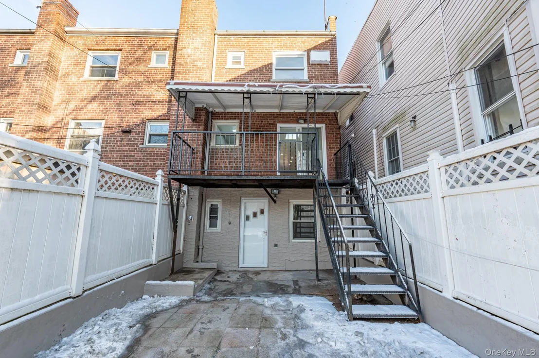 Photo of 1913 Barnes Avenue