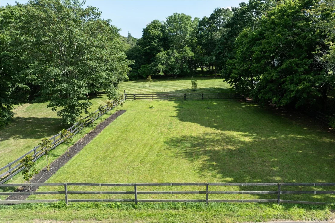 Photo of 184 Phillips Lane