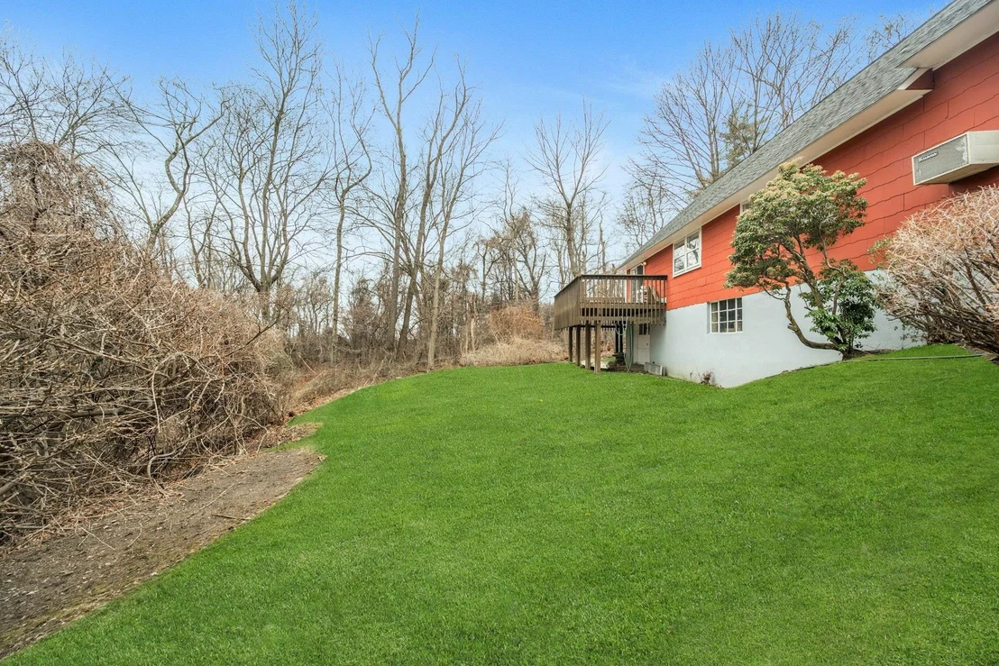 Photo of 180 N Hampton Drive