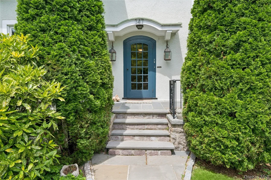 Photo of 347 Highbrook Avenue