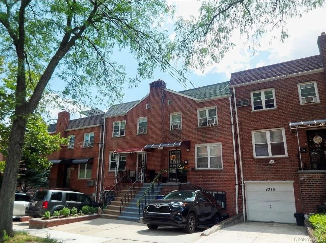 Photo of 4382 Byron Avenue