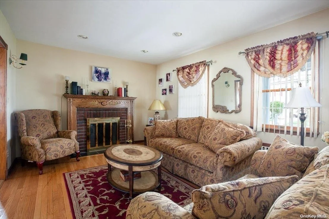 Photo of 46 Nassau Boulevard