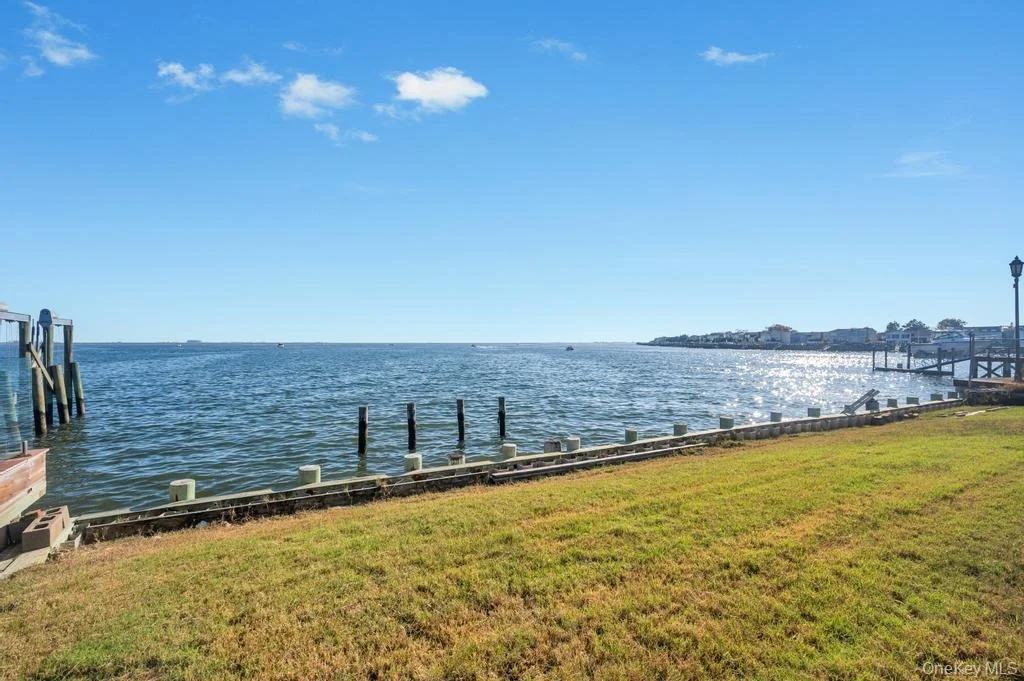 Photo of 3142 Shore Road