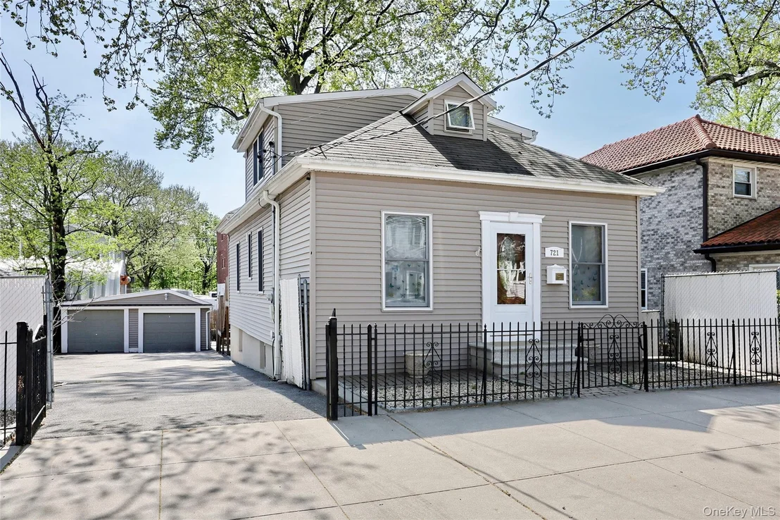 Photo of 721 Vincent Avenue