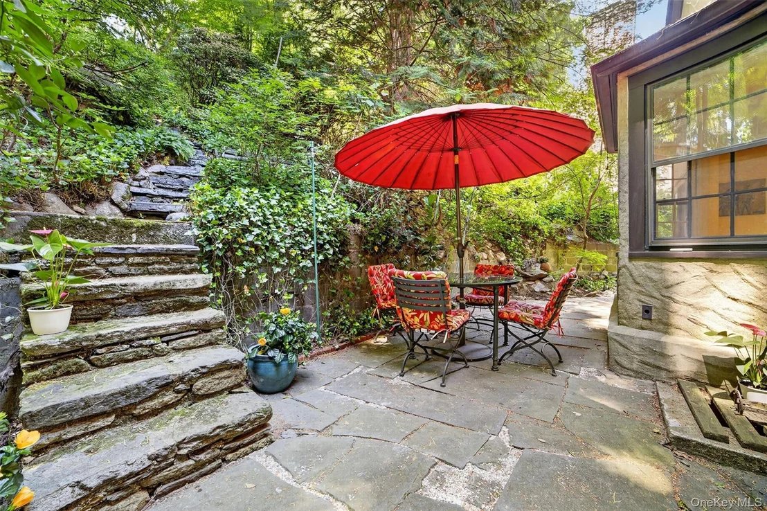 Photo of 77 Edgemont Road