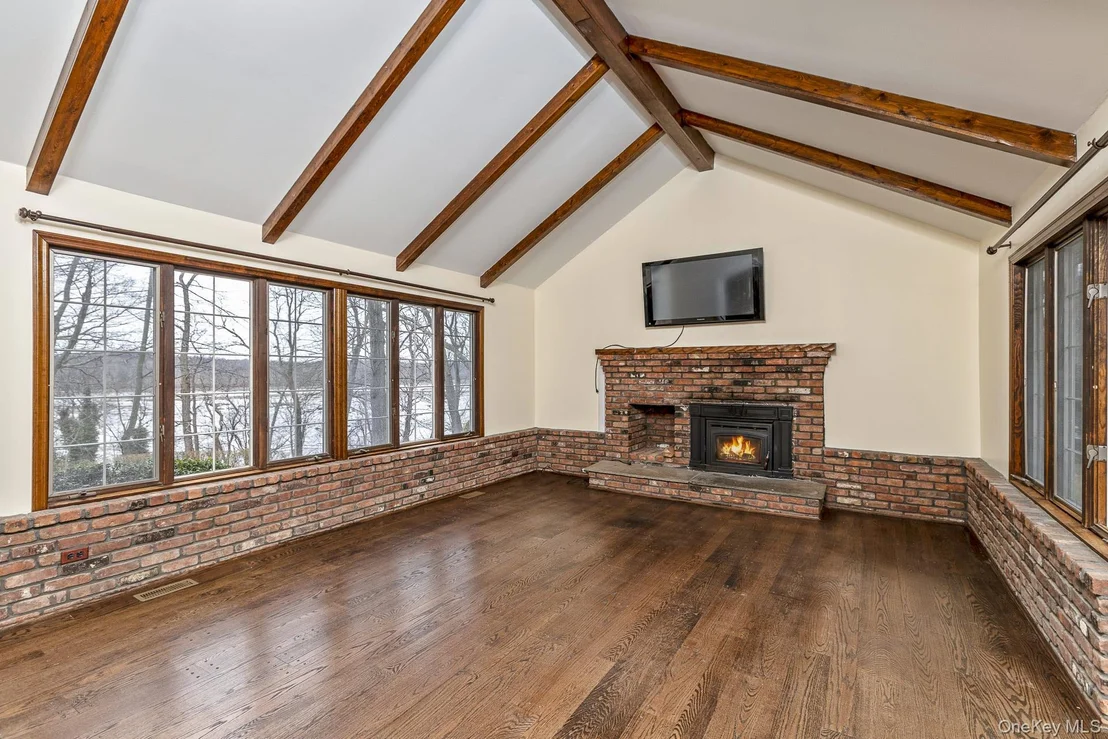 Photo of 451 River Road