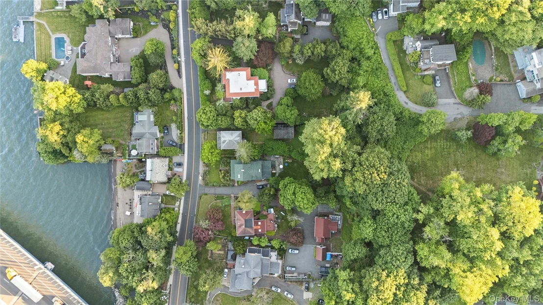Photo of 25 River Road