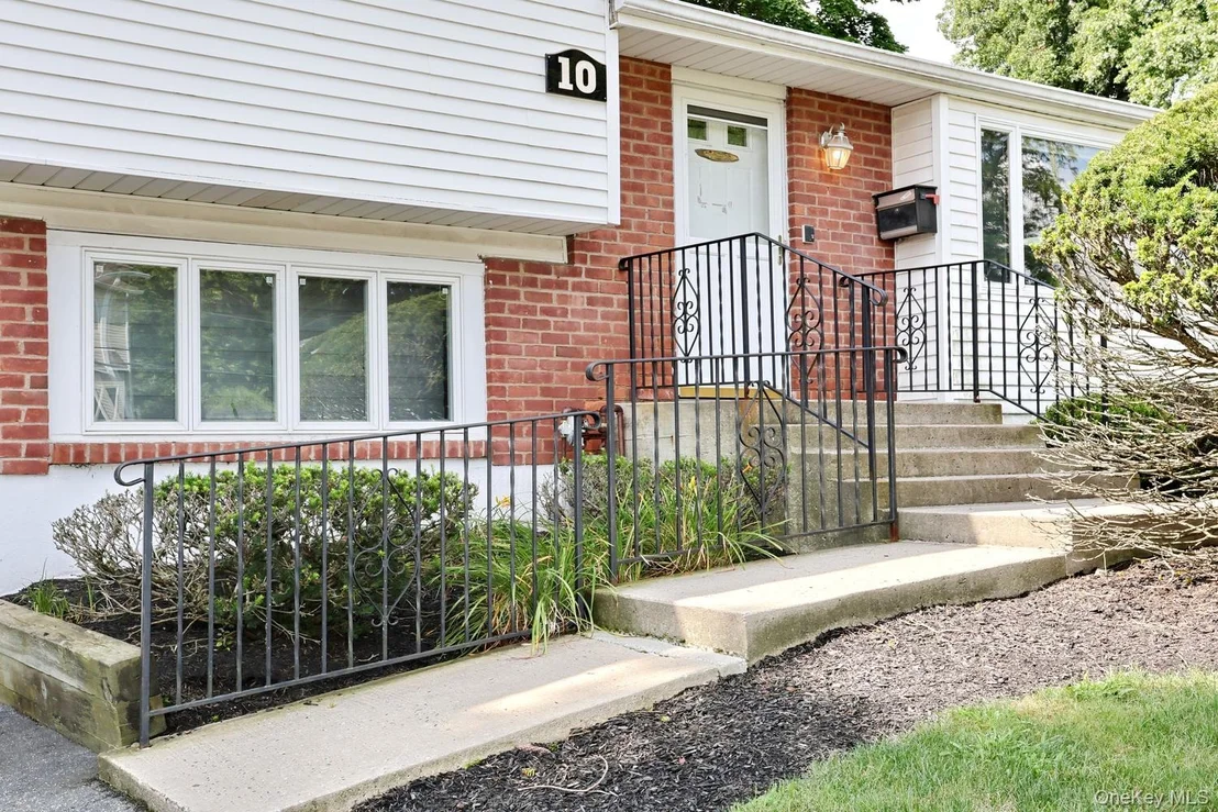 Photo of 10 Briarcliff Drive