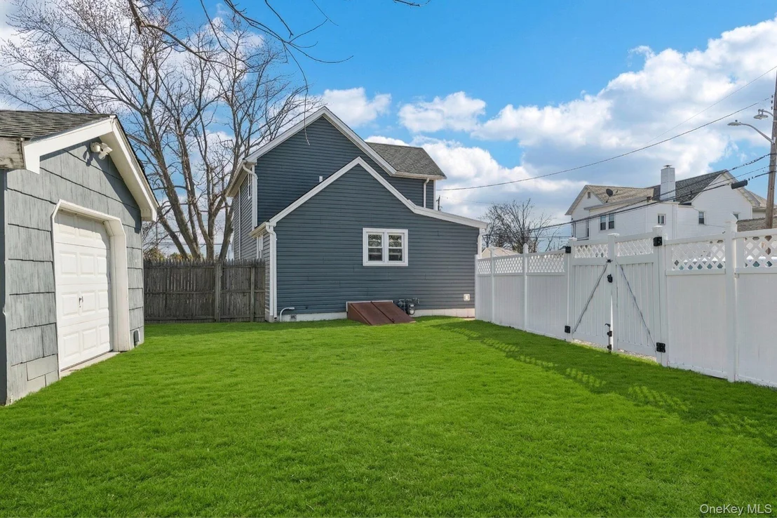 Photo of 72 Waverly Avenue
