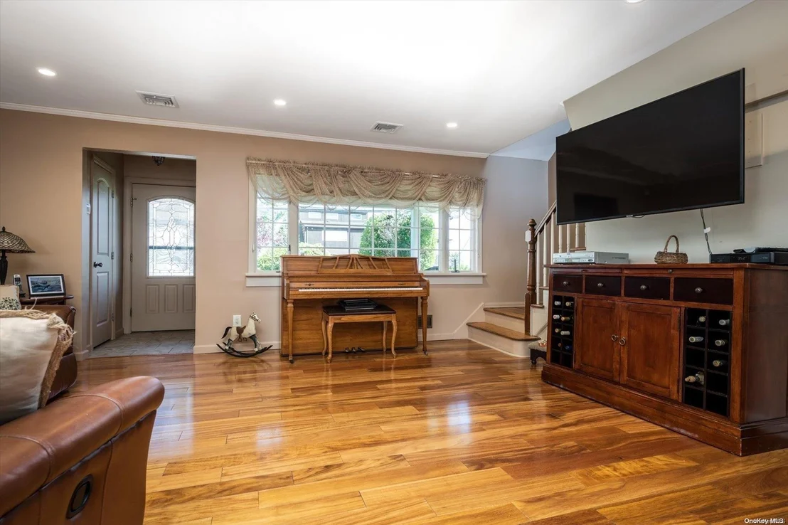 Photo of 467 Freeman Avenue