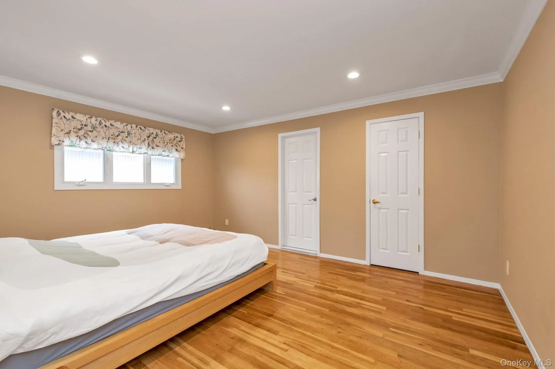 Photo of 2884 Bay Drive