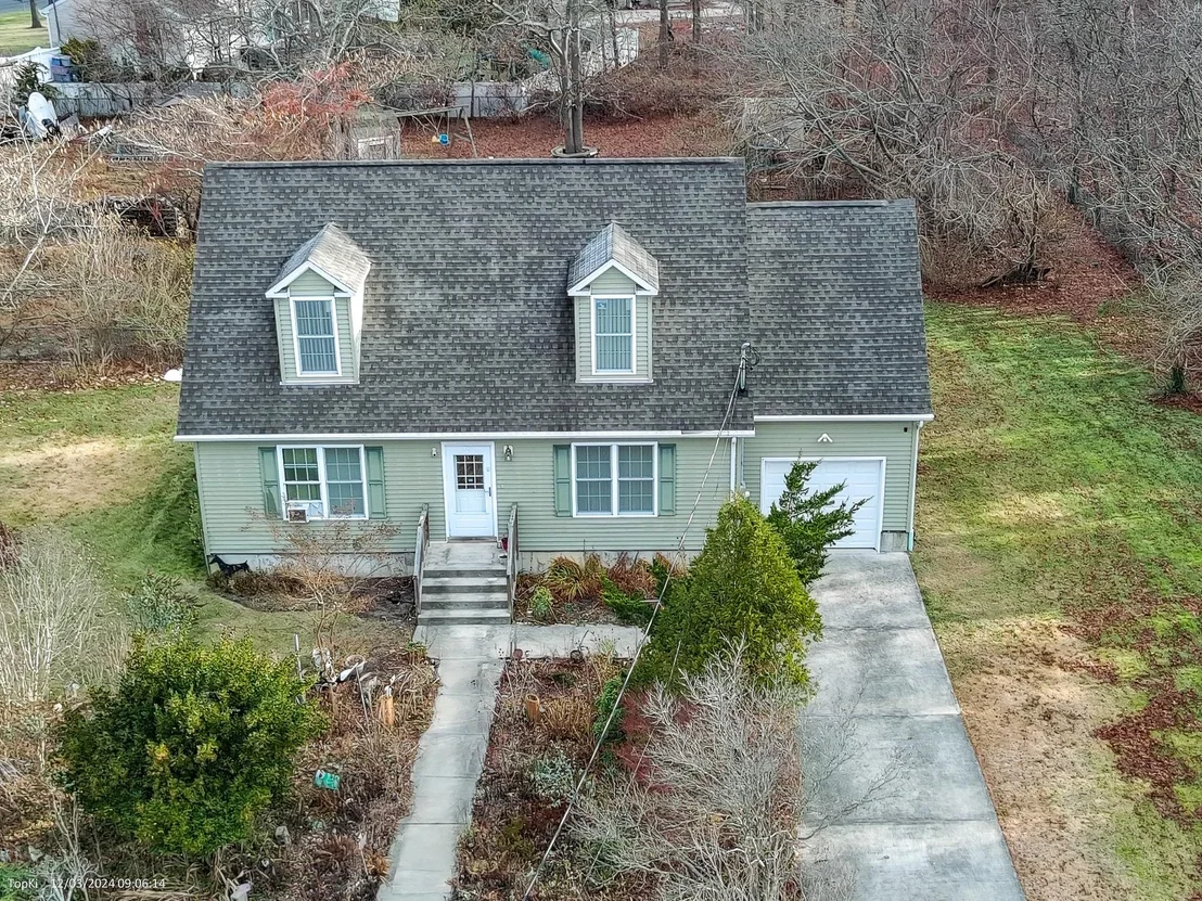 Photo of 126 Maple Avenue