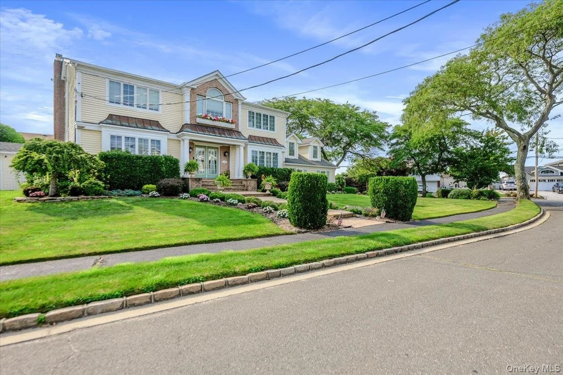 Photo of 150 Harborview Drive