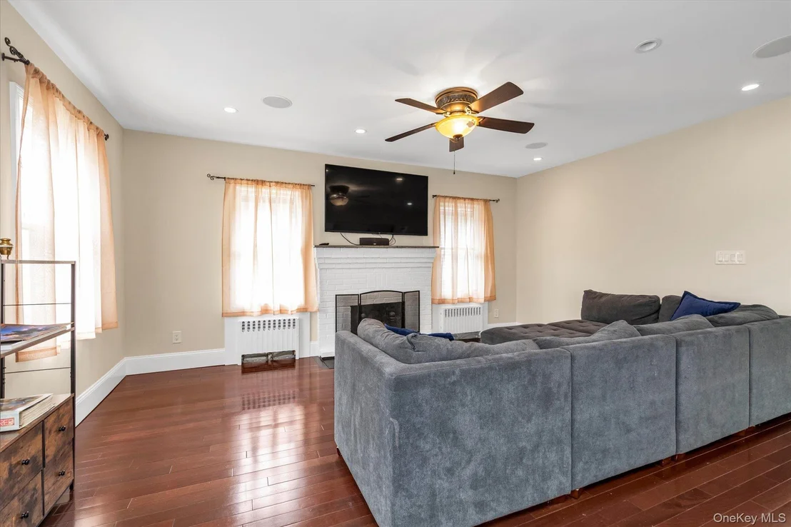 Photo of 3080 Roxbury Road